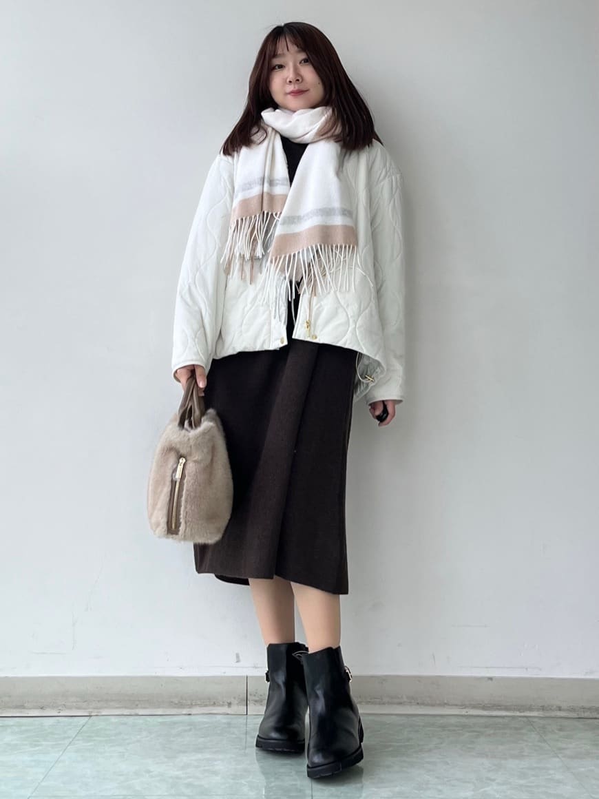 KAHOさんの「UNTITLED｜【ロング丈/ゆったりシルエット】テントライン ニットワンピース」を使ったコーディネート