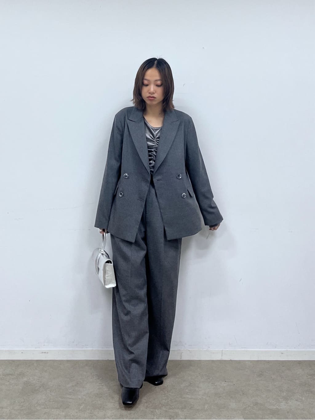 Harukaさんの「INDIVI｜【MILLELA FIRENZE】ループハンドルバッグ」を使ったコーディネート