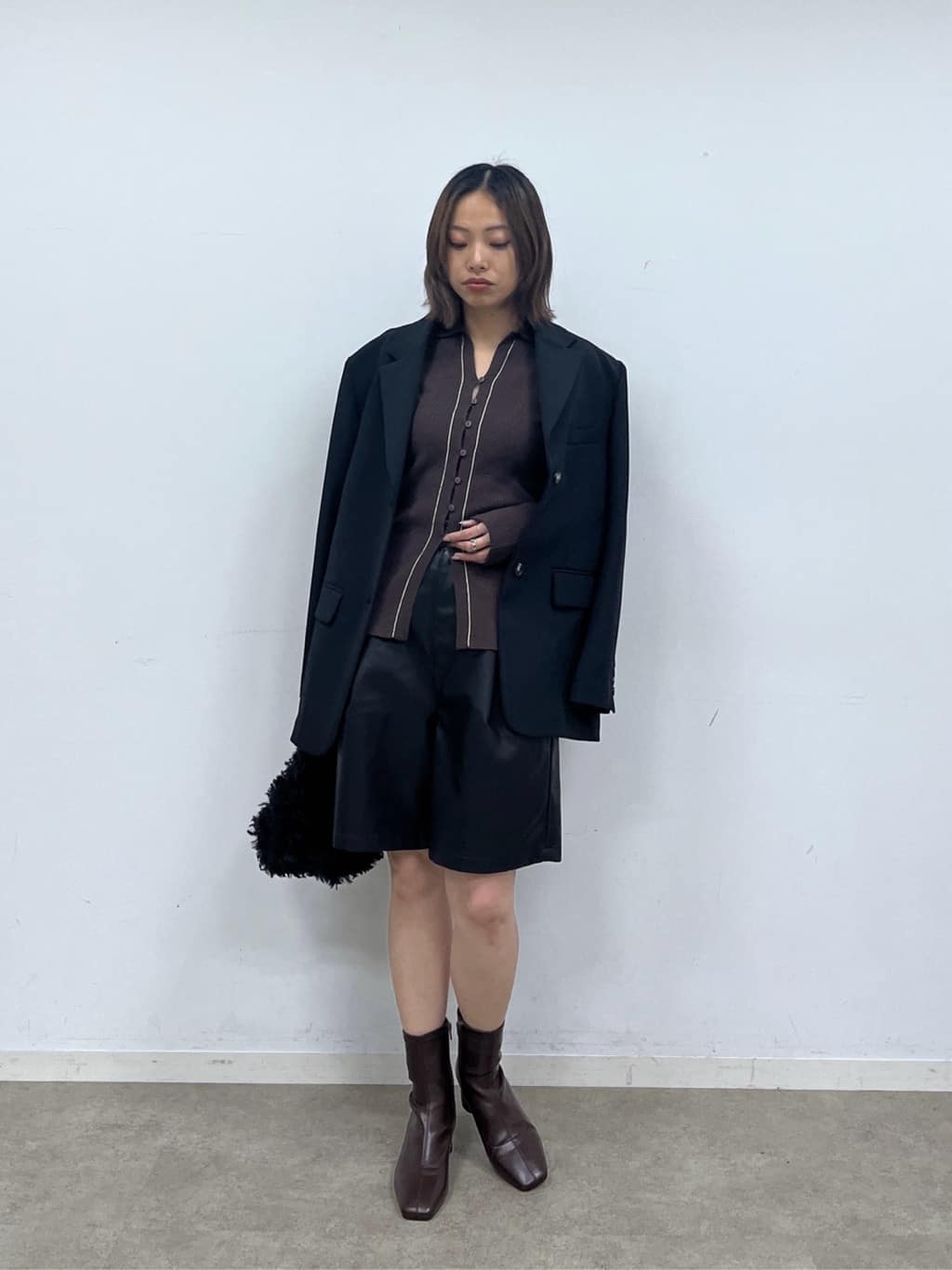 Harukaさんの「INDIVI｜【再入荷】パネルストレッチショートブーツ」を使ったコーディネート