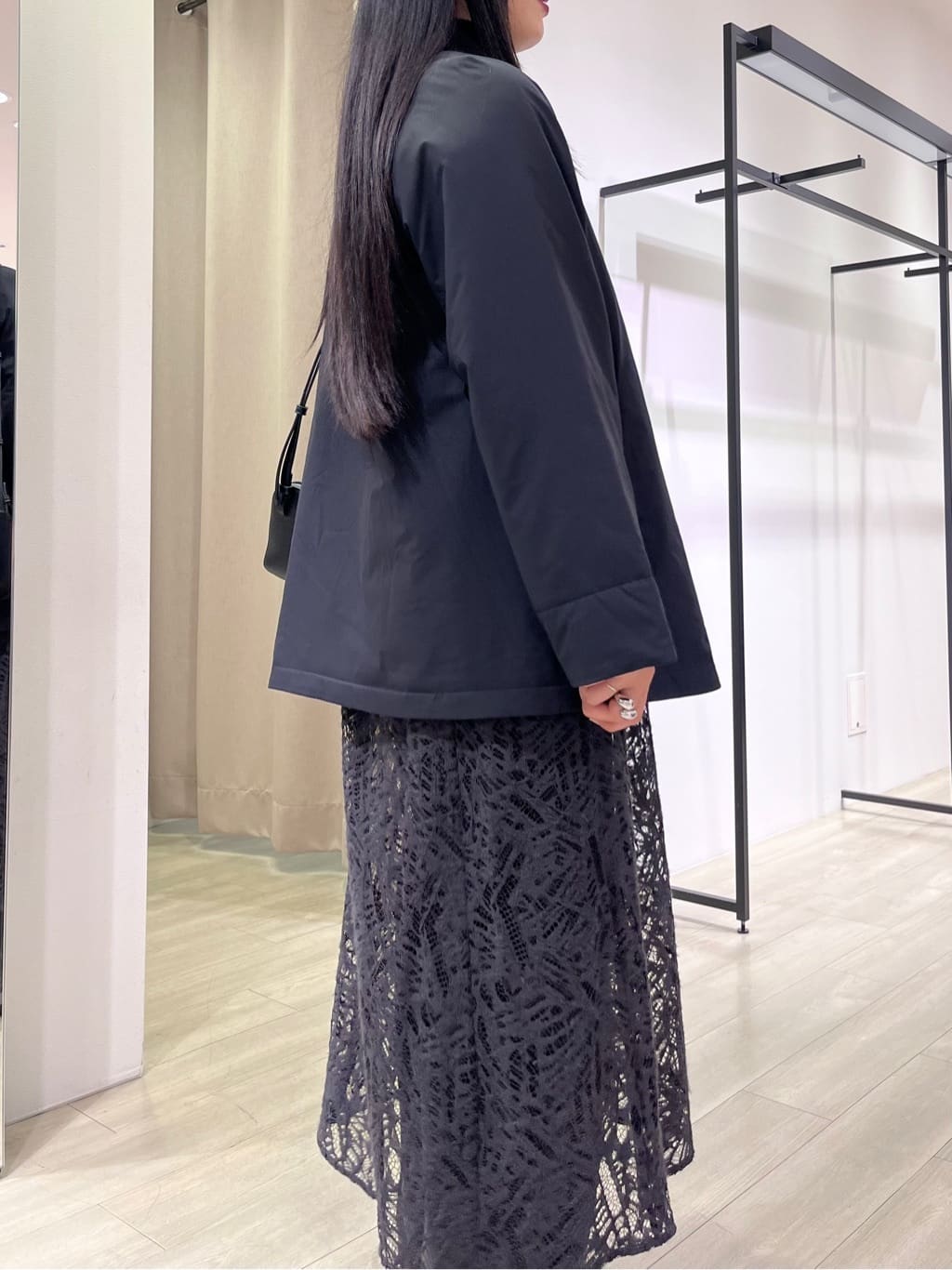 hasuさんの「INDIVI｜【超軽量／蓄熱】ライトパフステンカラーコート」を使ったコーディネート