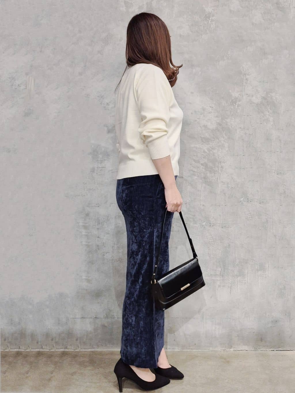 ひさえさんの「THE SHOP TK｜【すっきりシルエットが叶う】大人のためのVネックニット/毛玉になりにくい/静電気防止/洗濯機OK」を使ったコーディネート