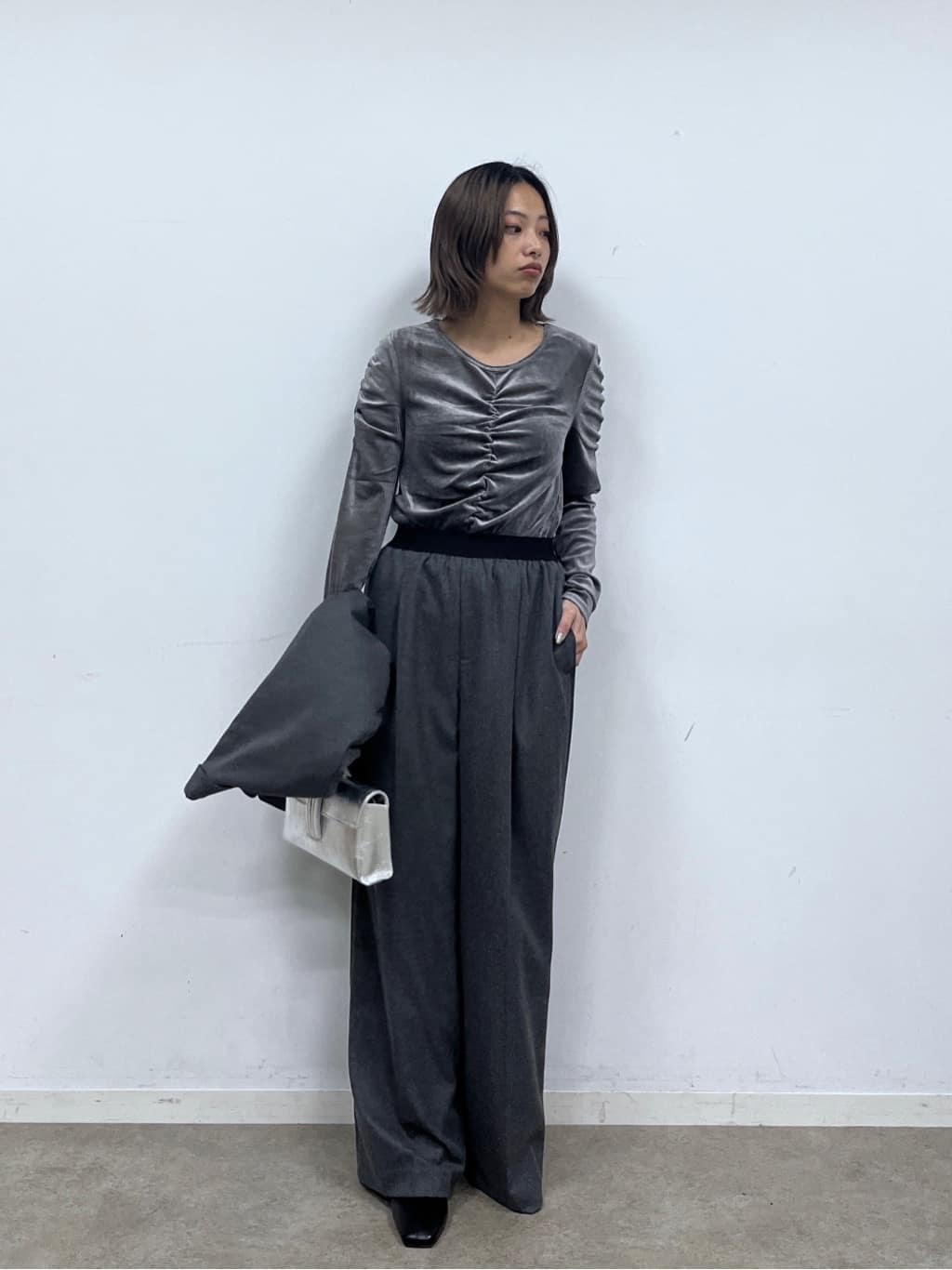 Harukaさんの「INDIVI｜【MILLELA FIRENZE】ループハンドルバッグ」を使ったコーディネート