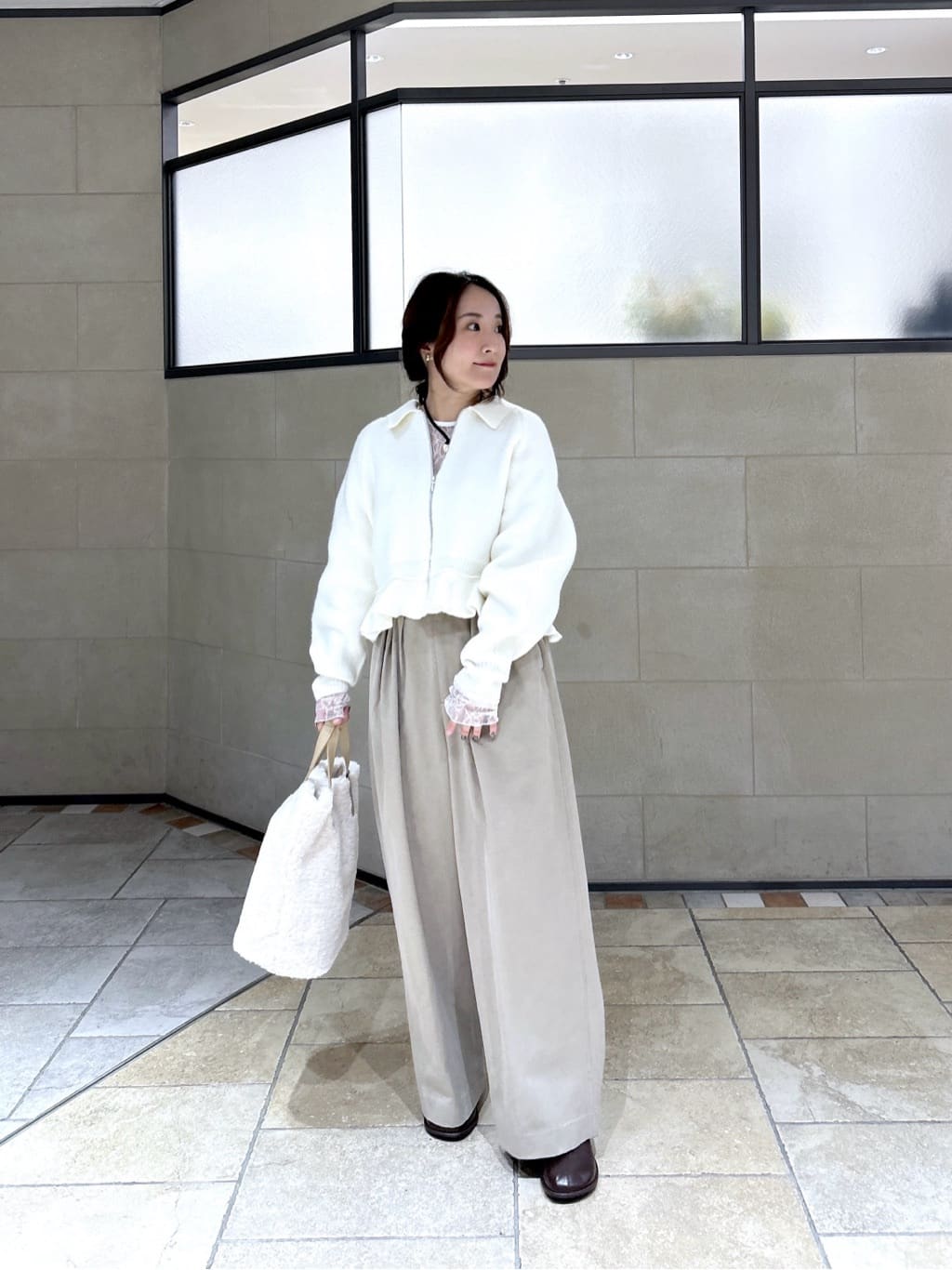 よねさんの「INDIVI｜レースストレッチカットソー」を使ったコーディネート