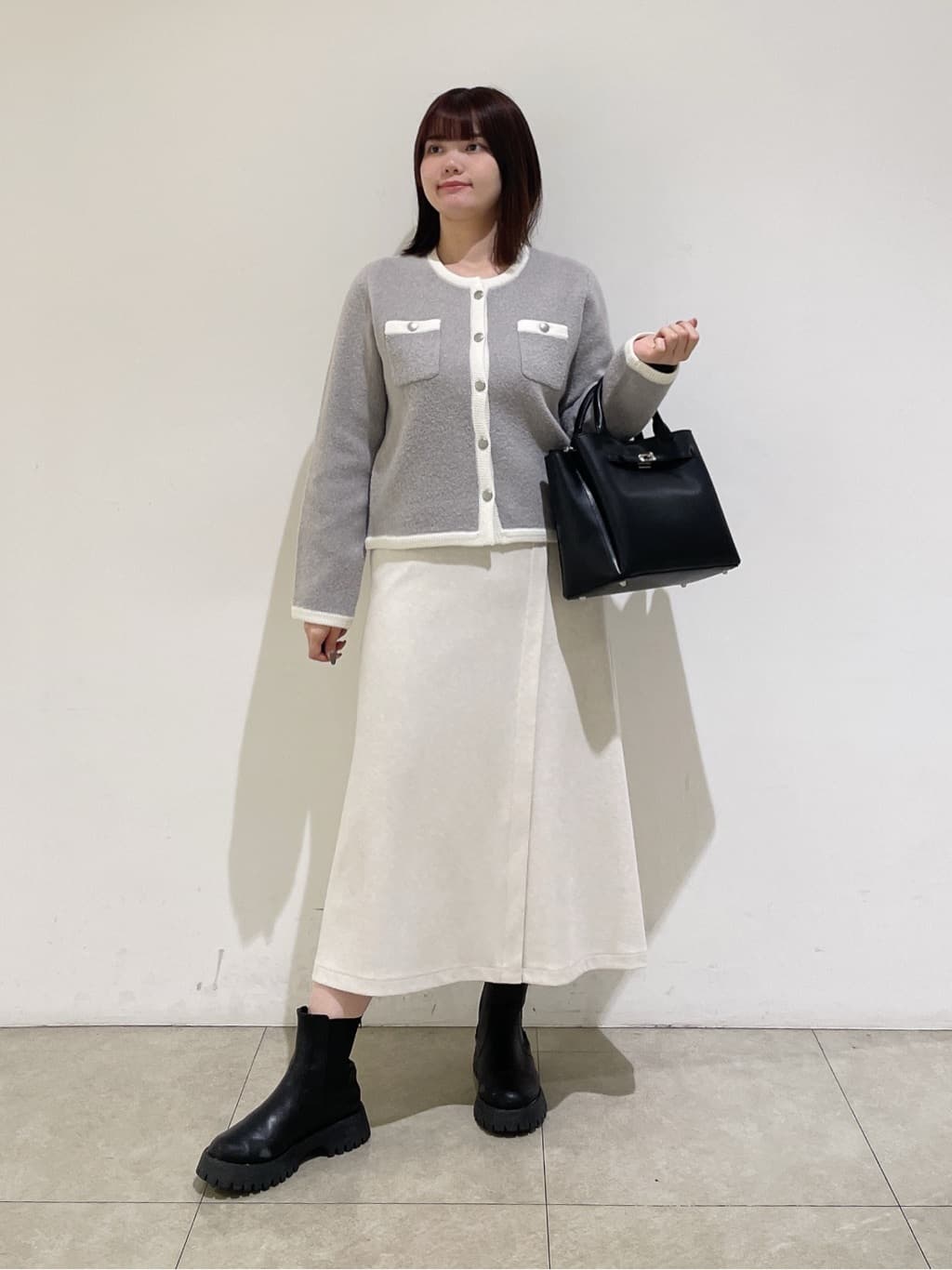 emikaさんの「INDIVI｜【ミニブークレ素材】ジャケットライクカーディガン」を使ったコーディネート