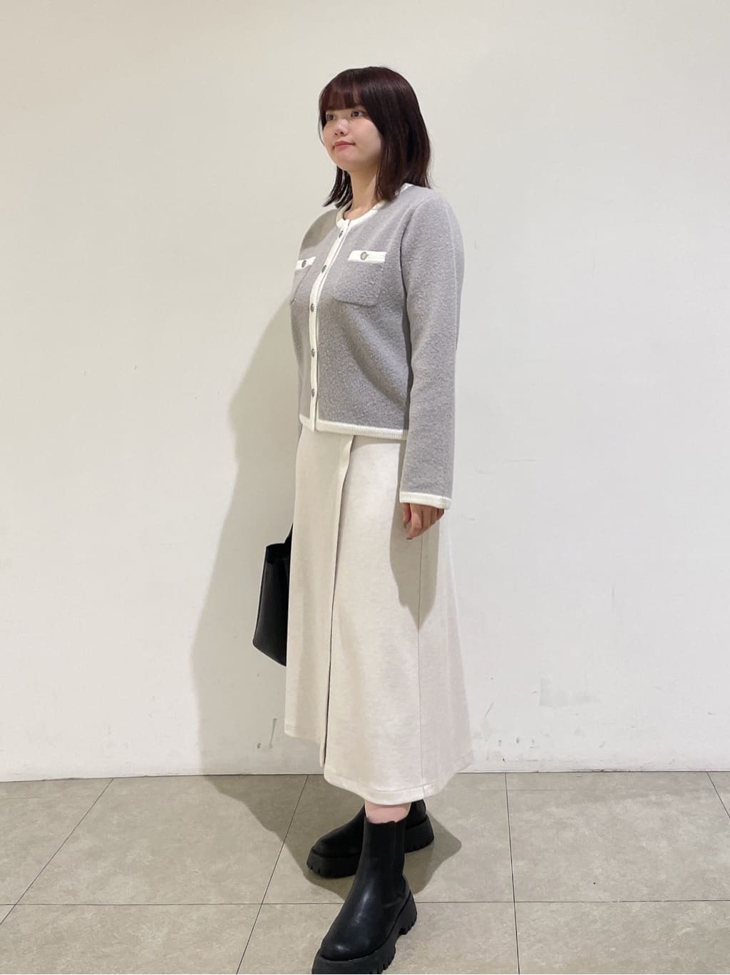 emikaさんの「INDIVI｜【ミニブークレ素材】ジャケットライクカーディガン」を使ったコーディネート