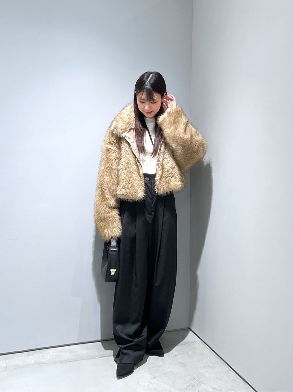 Renoさんの「INDIVI｜シャインテーパードサロペット」を使ったコーディネート