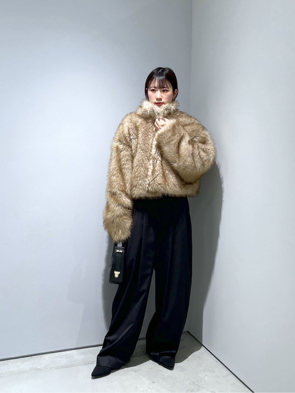 Renoさんの「INDIVI｜シャインテーパードサロペット」を使ったコーディネート