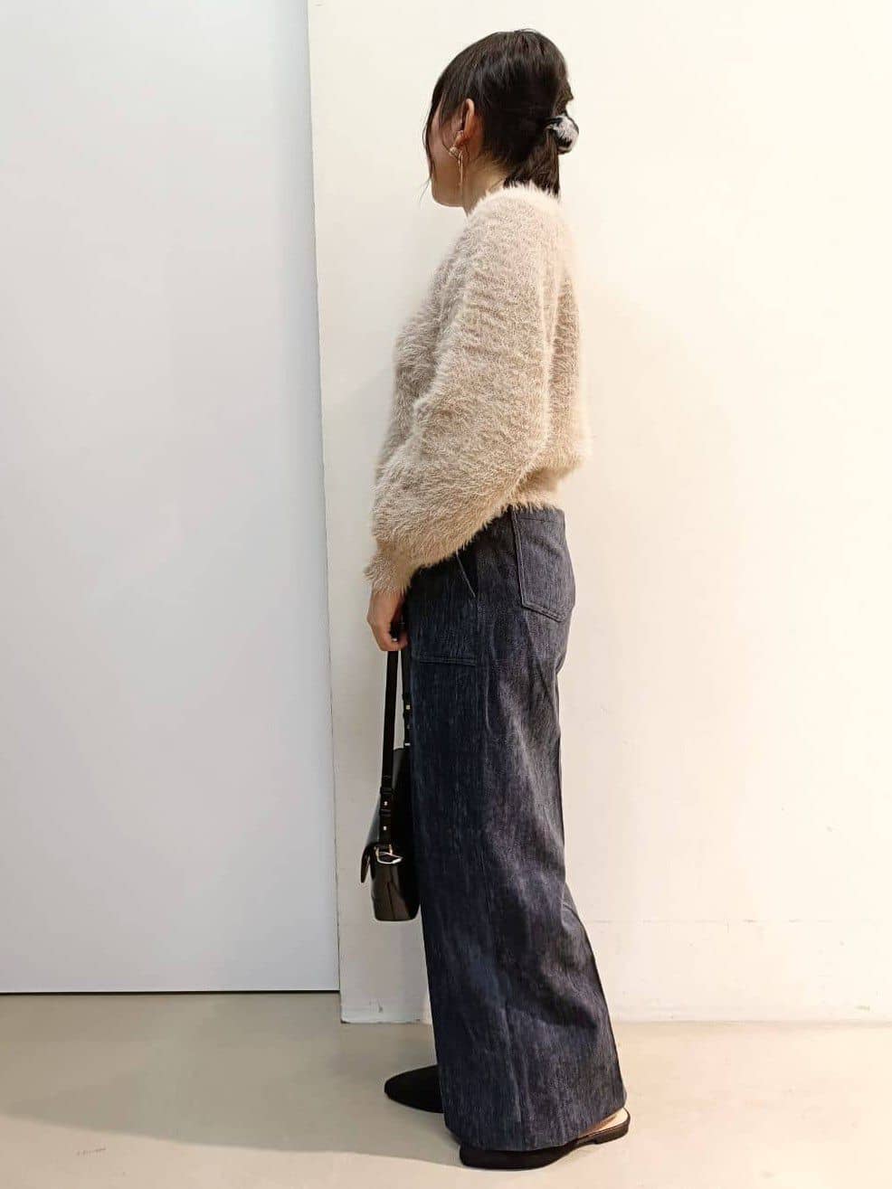 あんさんの「THE SHOP TK｜着るたびときめく ふんわりフェザーシャギーニット」を使ったコーディネート