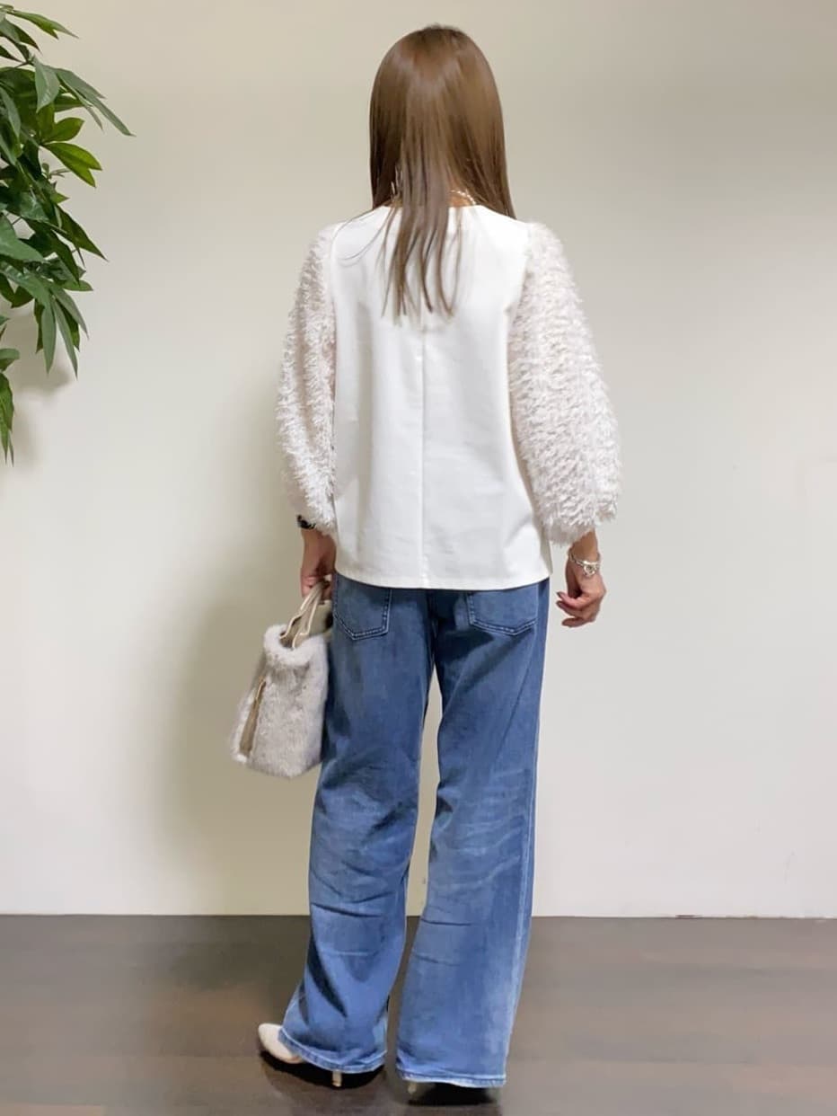 tomoさんの「UNTITLED｜【丸首/Tシャツ風/短丈】シャギースリーブ ポンチカットソー」を使ったコーディネート