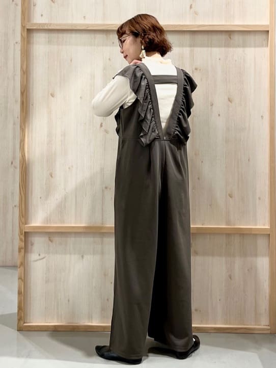 nakoさんの「THE SHOP TK｜【シーズンレス】フリルオールインワン」を使ったコーディネート