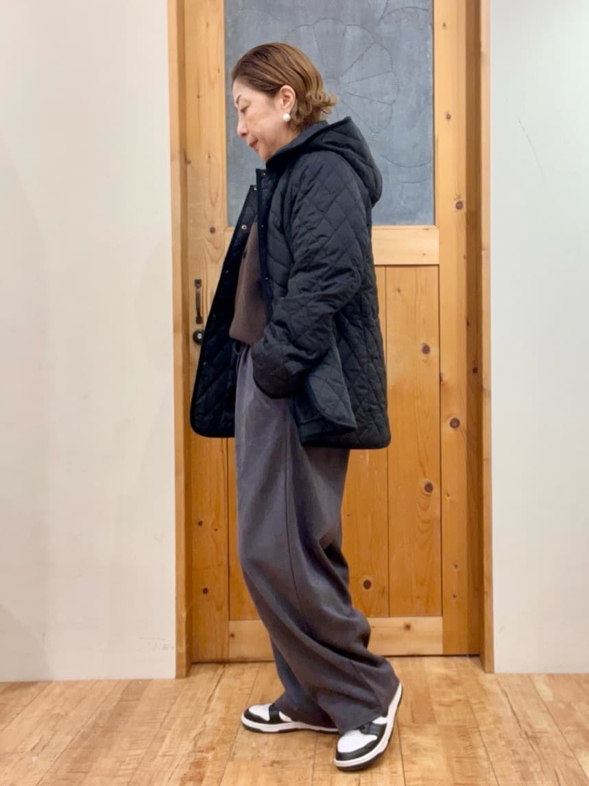 ゆみさんの「SHOO･LA･RUE｜【洗濯機可/ちくちくしにくい】大人のための スウェットライク刺繍ロゴニット」を使ったコーディネート
