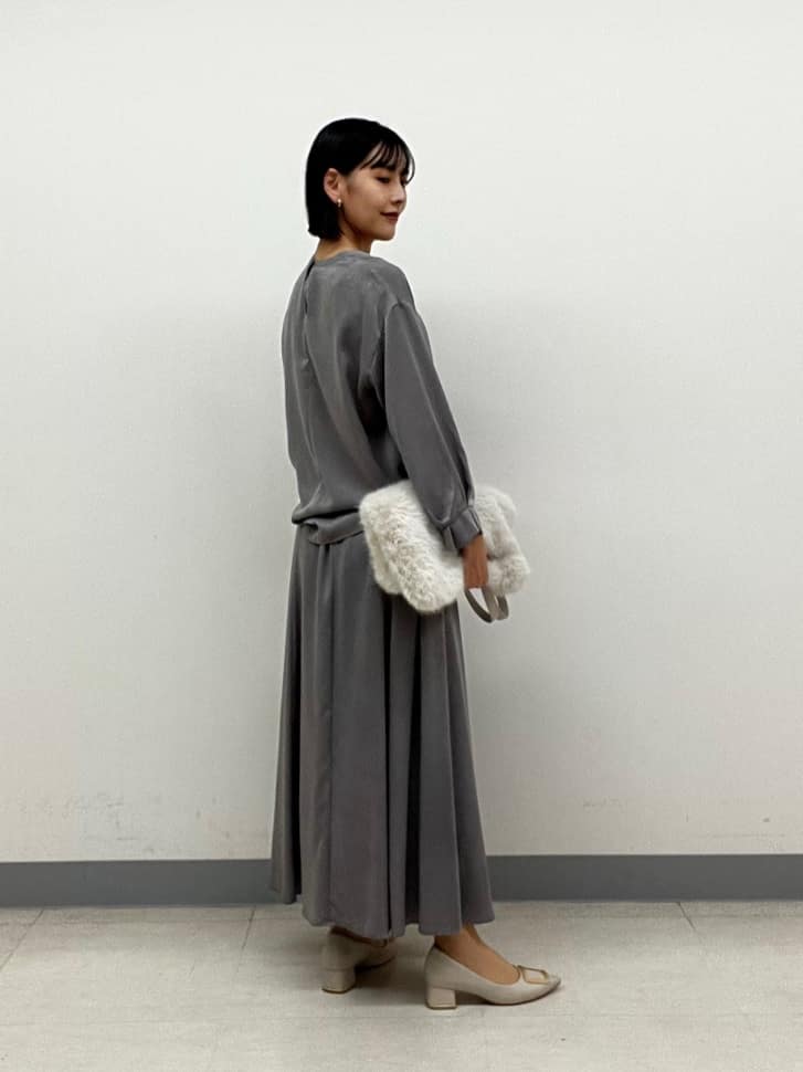 hinanoさんの「INDIVI｜【セットアップ可能】スエード調サテンブラウス」を使ったコーディネート