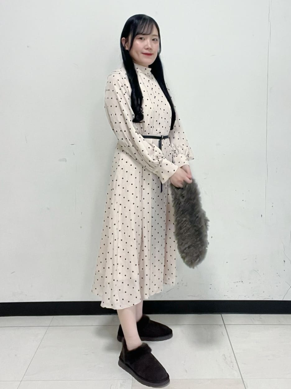 Hitomiさんの「index｜ドットデザインタックワンピース【洗濯機OK／イージーアイロン】」を使ったコーディネート