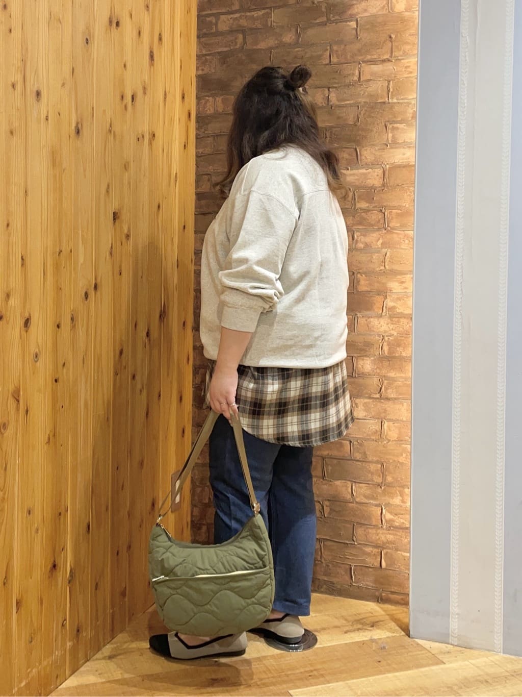 Risaさんの「SHOO･LA･RUE｜【S-LL】柔らかさが癖になる 起毛コットン オーバーサイズシャツ」を使ったコーディネート
