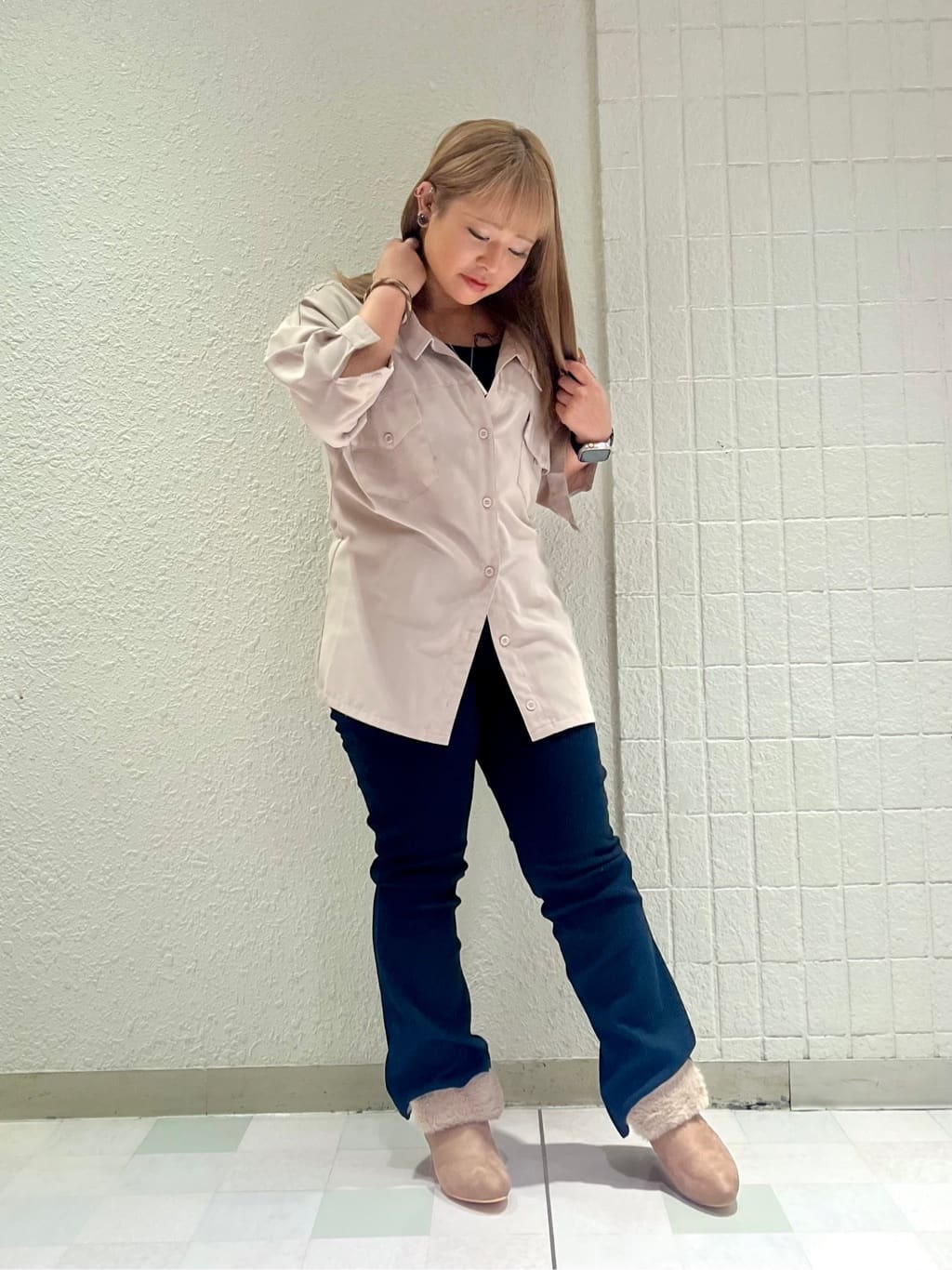 Moriさんの「ESPERANZA｜折り返しフェイクファー2WAYショートブーツ」を使ったコーディネート