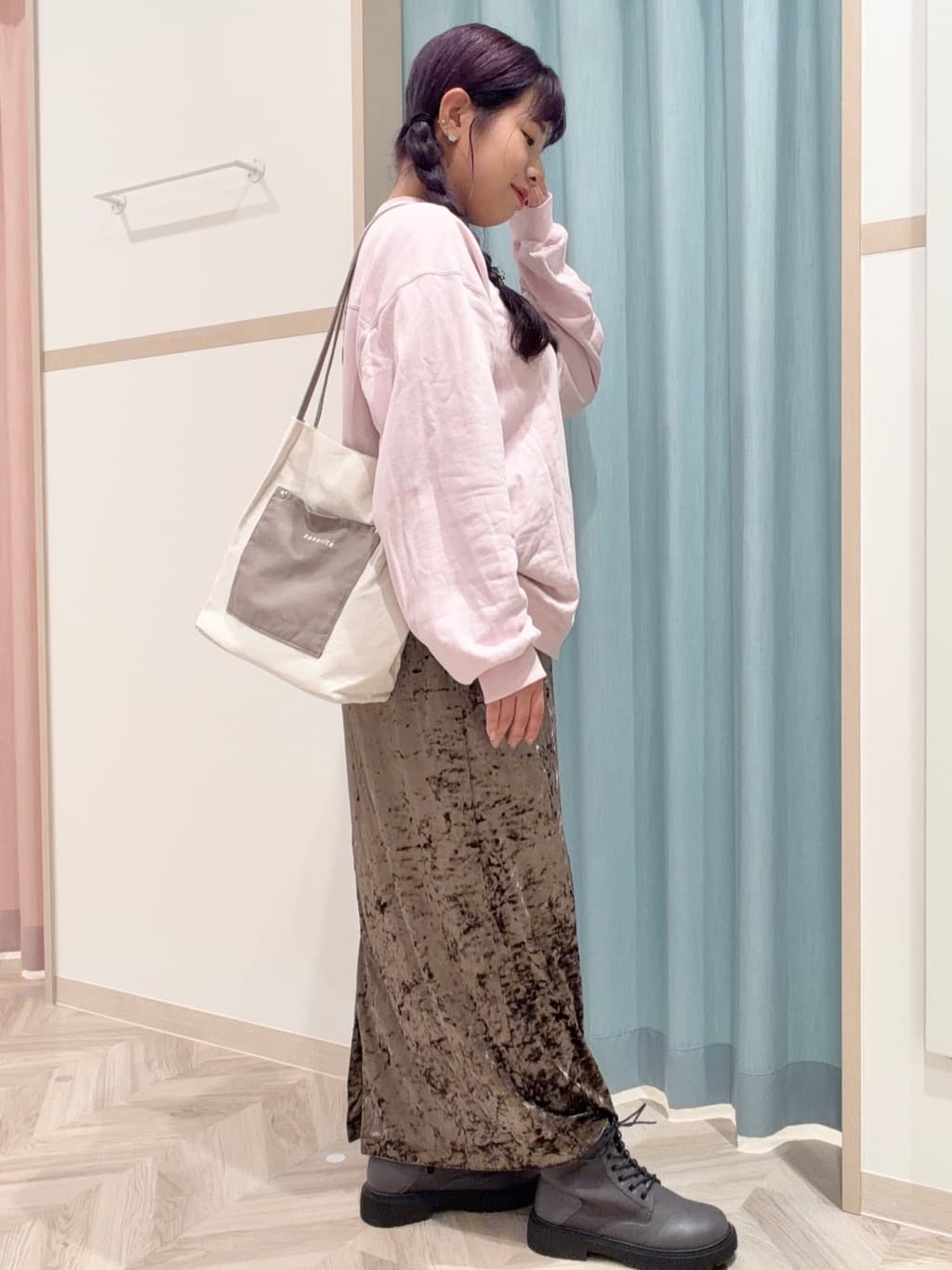 まちゃんなちゃんさんの「SHOO･LA･RUE｜【S-LL】光沢感が華やかに ベロア調ナロースカート」を使ったコーディネート