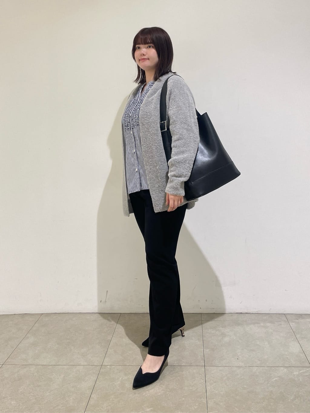 emikaさんの「INDIVI｜【エアリー素材】ブークレ着流しニットカーディガン」を使ったコーディネート