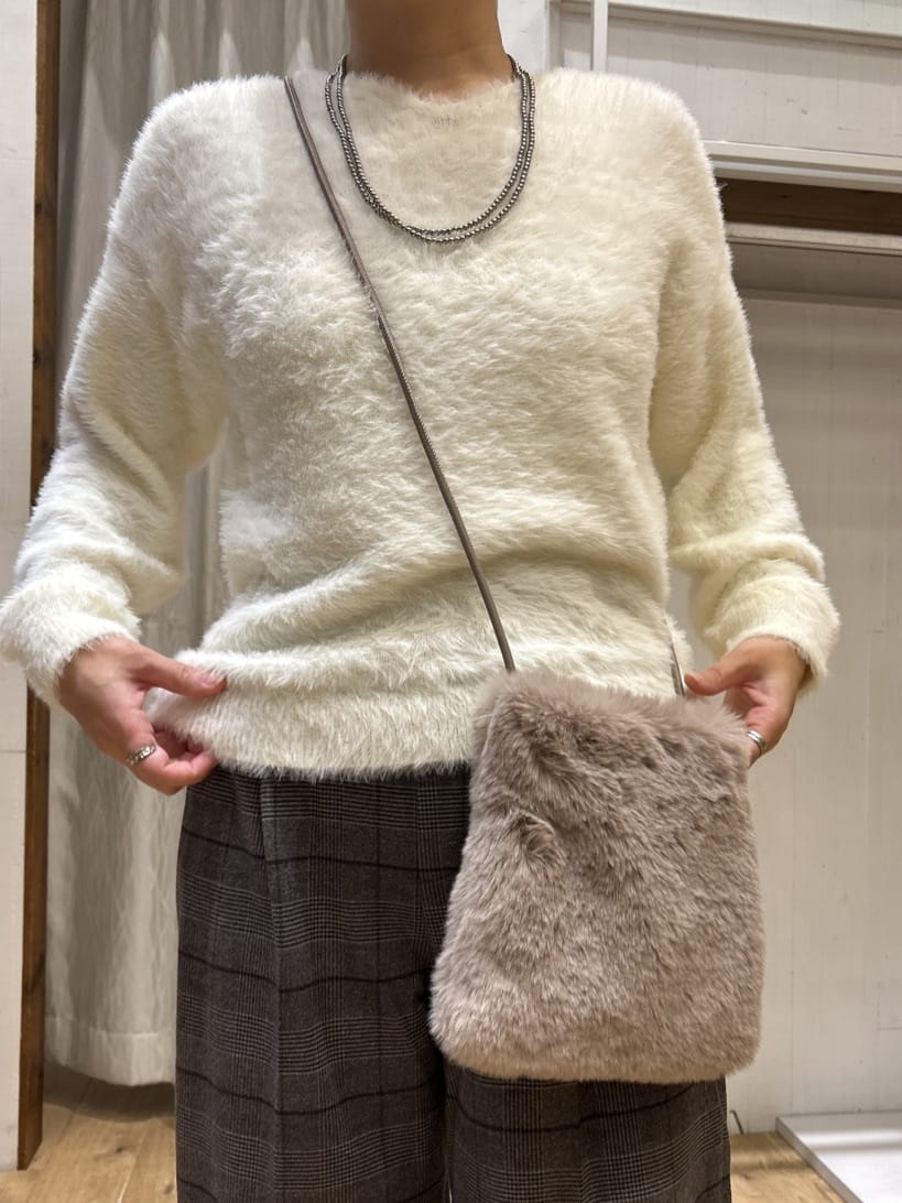 ga_riさんの「THE SHOP TK｜【華やかで柔らか】ふわふわフェザーニット/洗える・前後2WAY」を使ったコーディネート