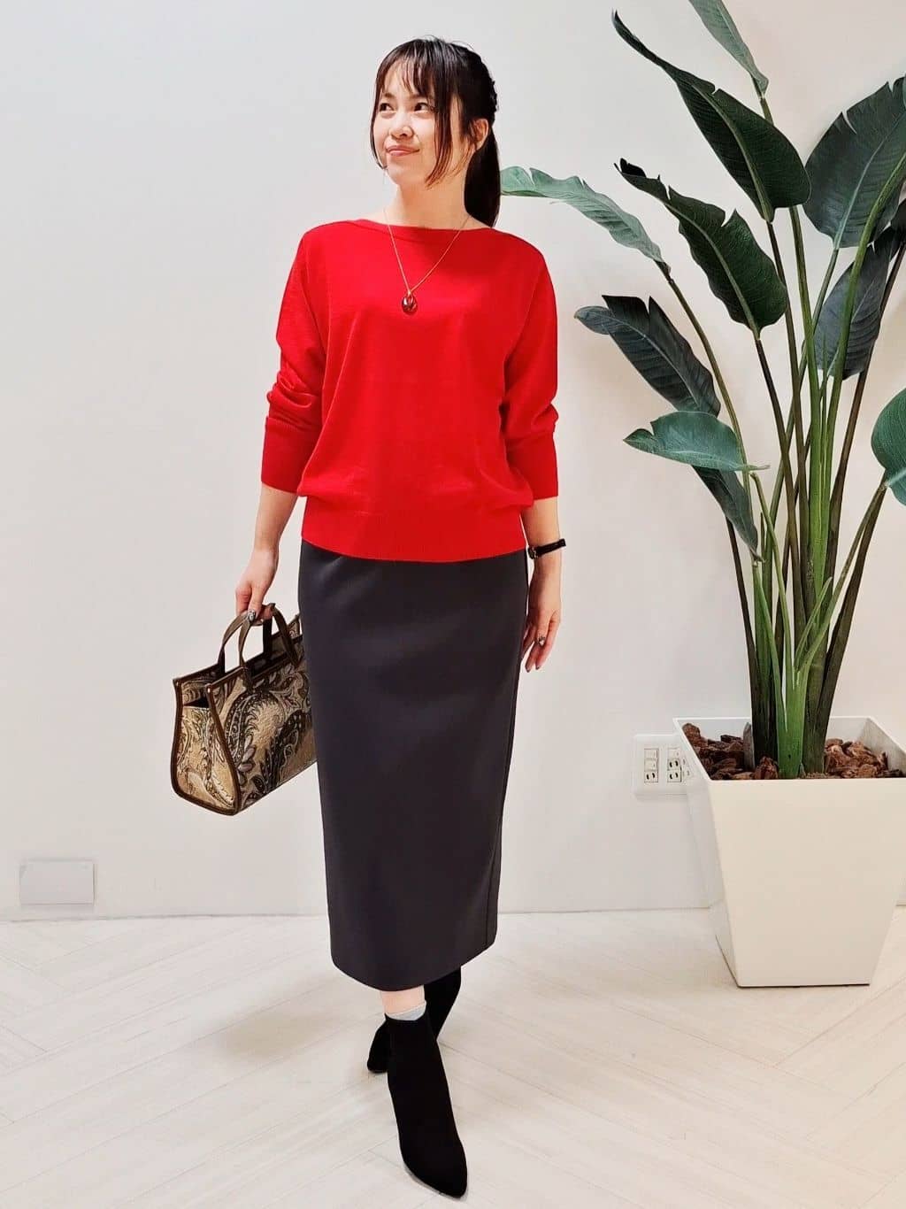 YuKaRiさんの「UNTITLED｜【アンサンブル可/洗える】シルクウールカシミヤ ドルマンスリーブニット」を使ったコーディネート