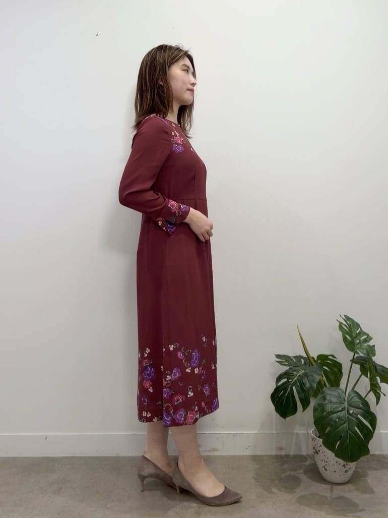 Suma Una本部スタッフさんの「SunaUna｜【co creation and yours／SS～L】花柄パネルワンピース」を使ったコーディネート