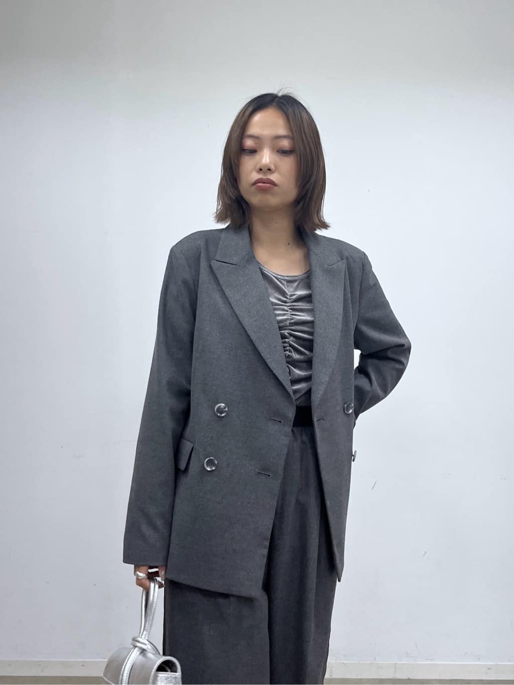 Harukaさんの「INDIVI｜【MILLELA FIRENZE】ループハンドルバッグ」を使ったコーディネート