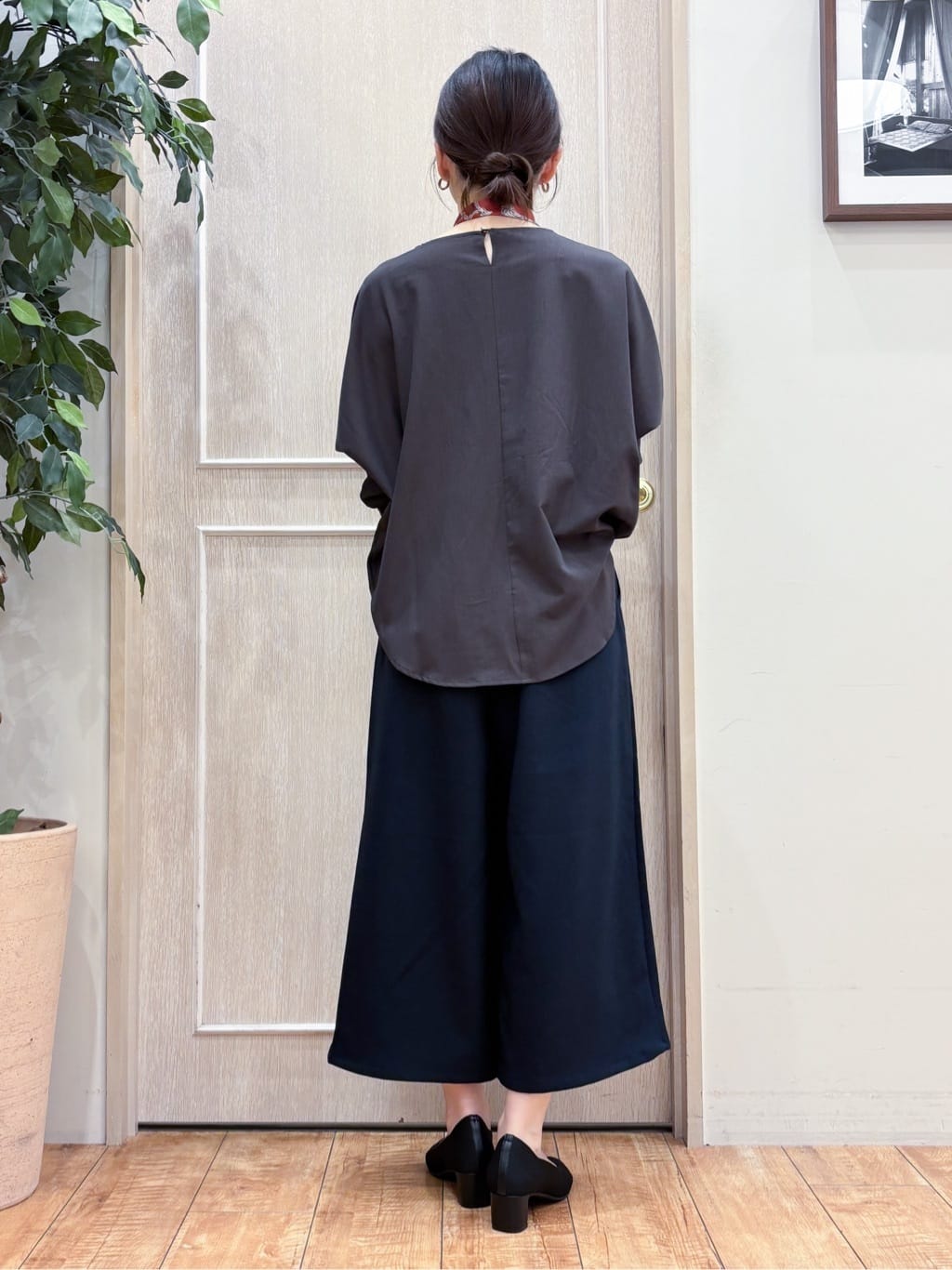 なみさんの「SHOO･LA･RUE｜【高レビュー/洗濯後しわになりにくい】1枚でサマ見え 8分袖ドルマンブラウス」を使ったコーディネート