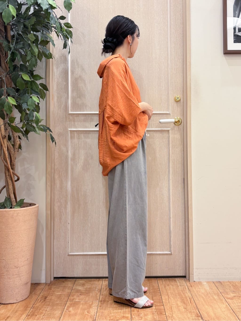 なみさんの「SHOO･LA･RUE｜【洗える/S-LL/5分袖】1枚でも羽織としても。さらさらドレープシャツ」を使ったコーディネート