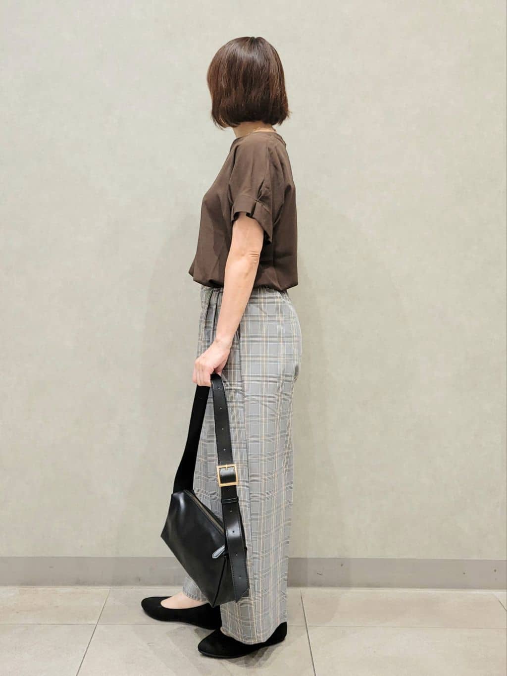 ユウさんの「SHOO･LA･RUE｜【S-LL/セットアップ可/ひんやり】きちんと見えで上品 お袖タック スキッパーブラウス」を使ったコーディネート