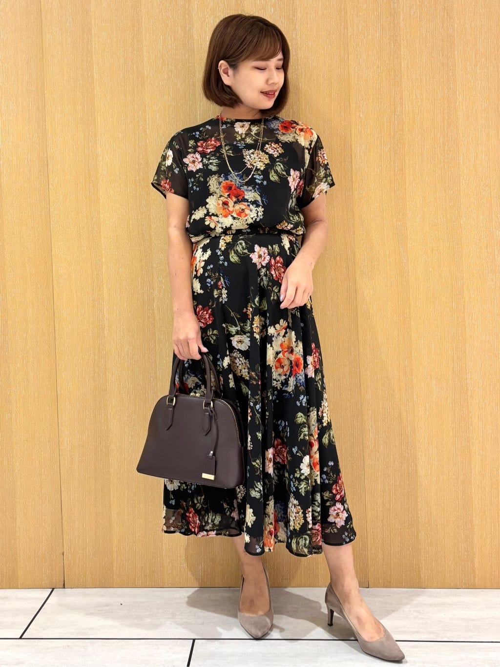 mikaさんの「UNTITLED｜【セットアップ可/花柄エレガント】アンティークフラワー柄ブラウス」を使ったコーディネート