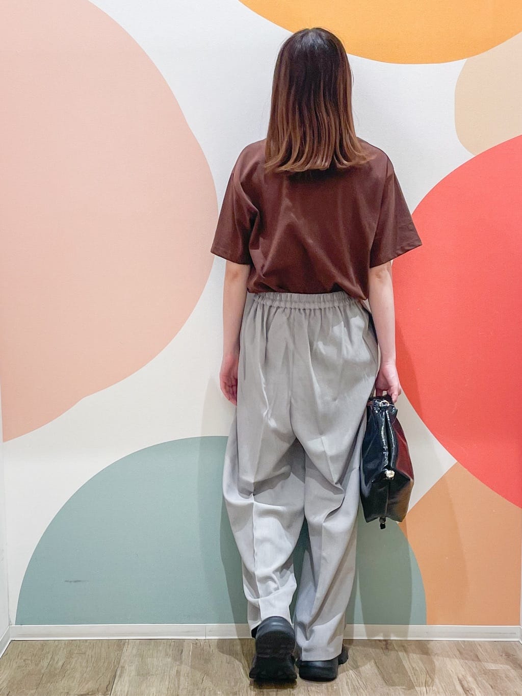 とまとさんの「SHOO･LA･RUE｜【S-LL/ひんやり/UV】選べる6柄でそれぞれ欲しくなる プリントTシャツ」を使ったコーディネート