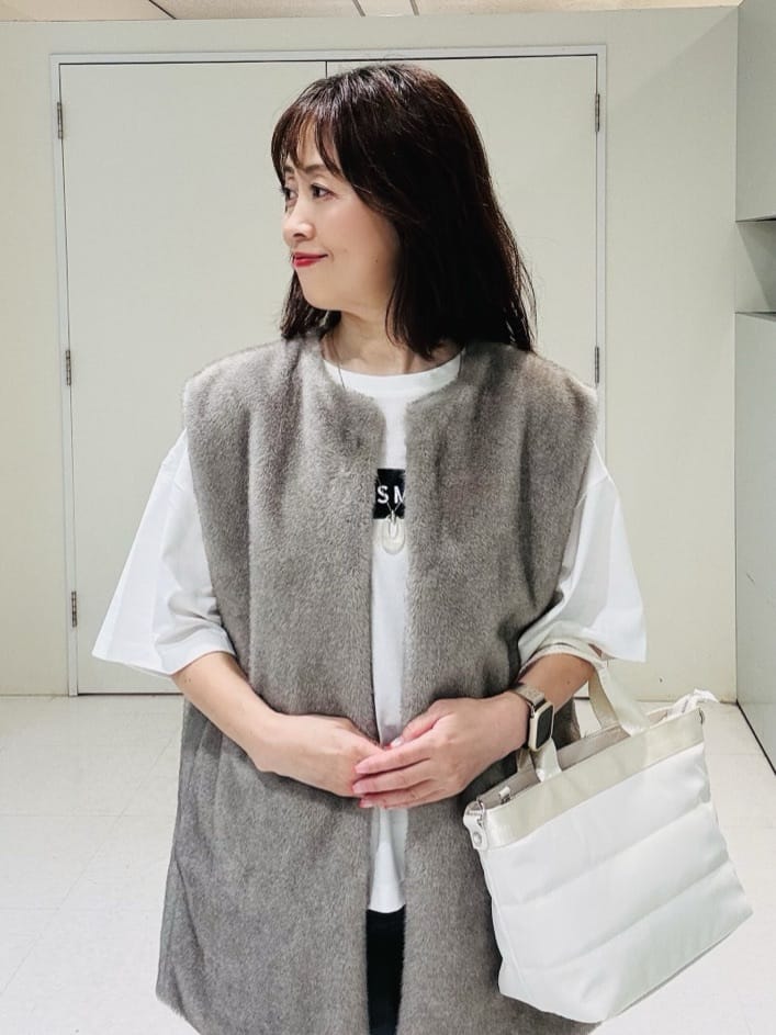 makiさんの「UNTITLED｜【コットン100/ゆったり/ショート丈/洗える】ベロアロゴTシャツ」を使ったコーディネート