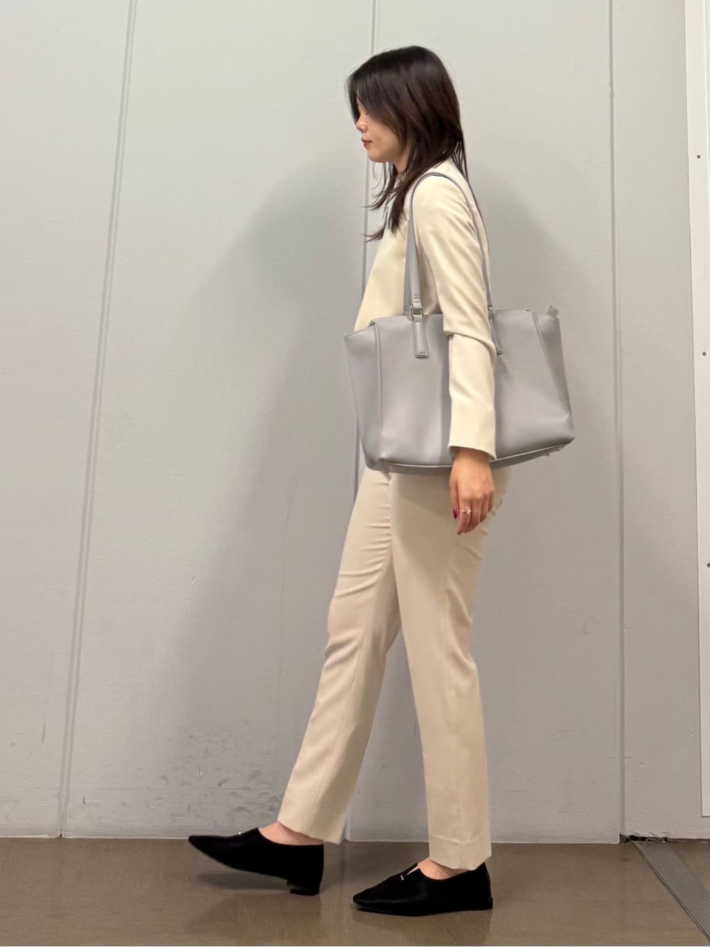 mizukiさんの「INDIVI｜【洗える／UVケア／スーツ】ストレッチノーカラージャケット」を使ったコーディネート