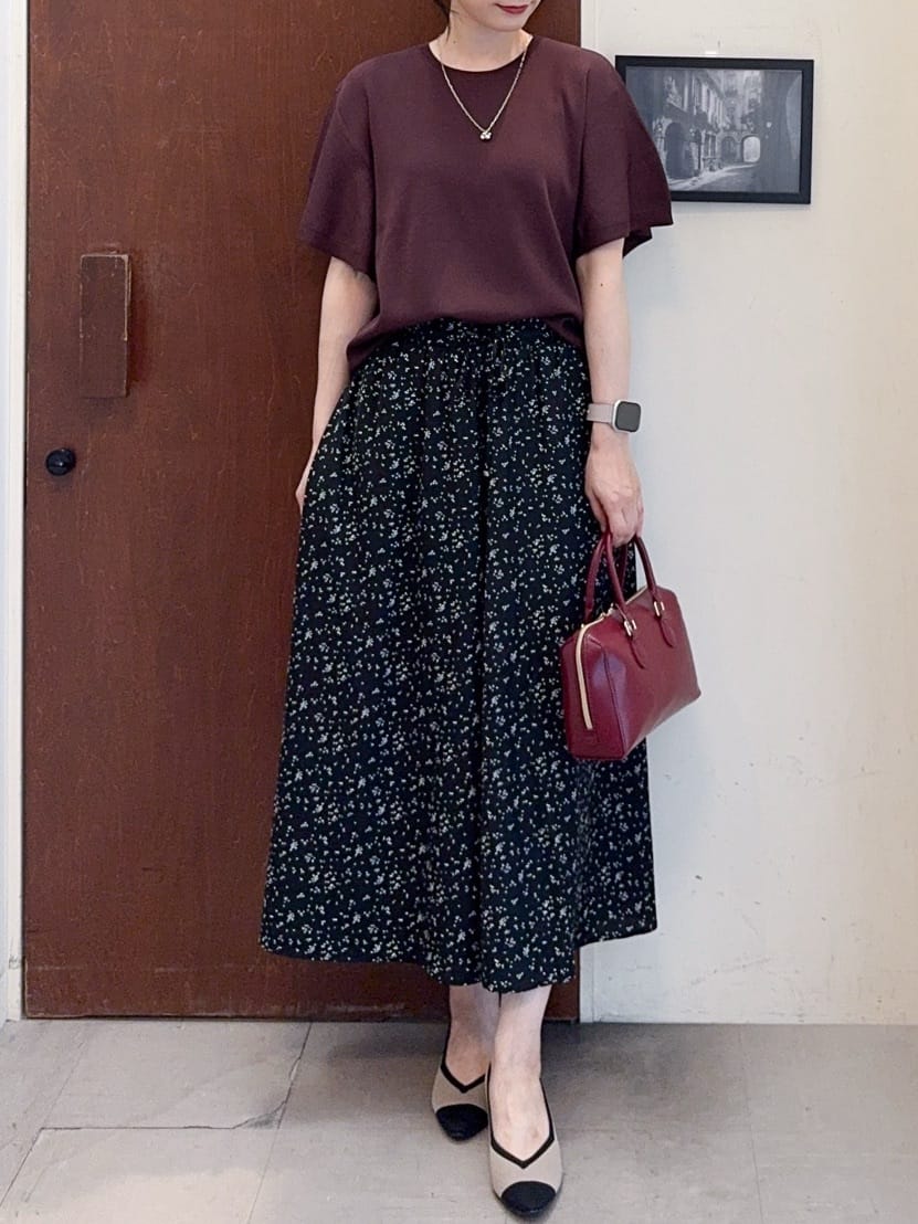 𝐇𝐢𝐫𝐨𝐦𝐢さんの「SHOO･LA･RUE｜【S-LL】二の腕はカバーして魅せる フレアスリーブニット」を使ったコーディネート