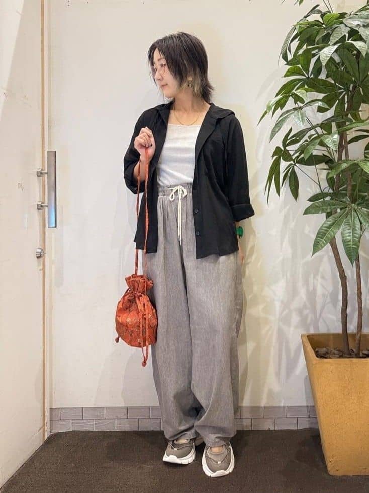misakiさんの「SHOO･LA･RUE｜暑い夏も軽やかに デニムイージーワイドパンツ」を使ったコーディネート