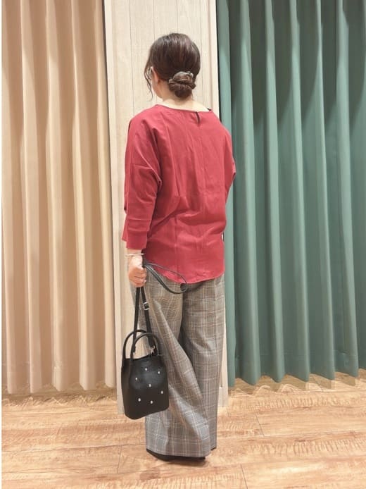 タガさんの「SHOO･LA･RUE｜【高レビュー/洗濯後しわになりにくい】1枚でサマ見え 8分袖ドルマンブラウス」を使ったコーディネート