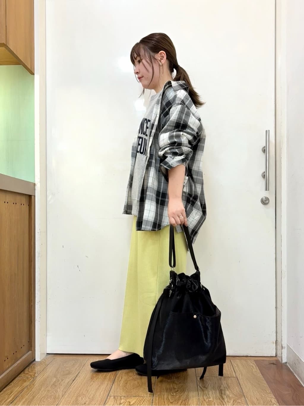 だいわさんの「SHOO･LA･RUE｜【洗濯機可/S-LL】程よい抜け感 大人のチェックシャツ」を使ったコーディネート