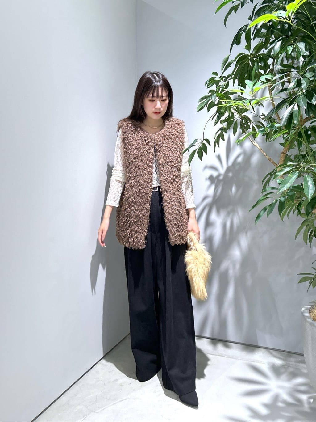 Renoさんの「INDIVI｜【LE VERNIS】ポワールフラッフィーファーバッグ」を使ったコーディネート