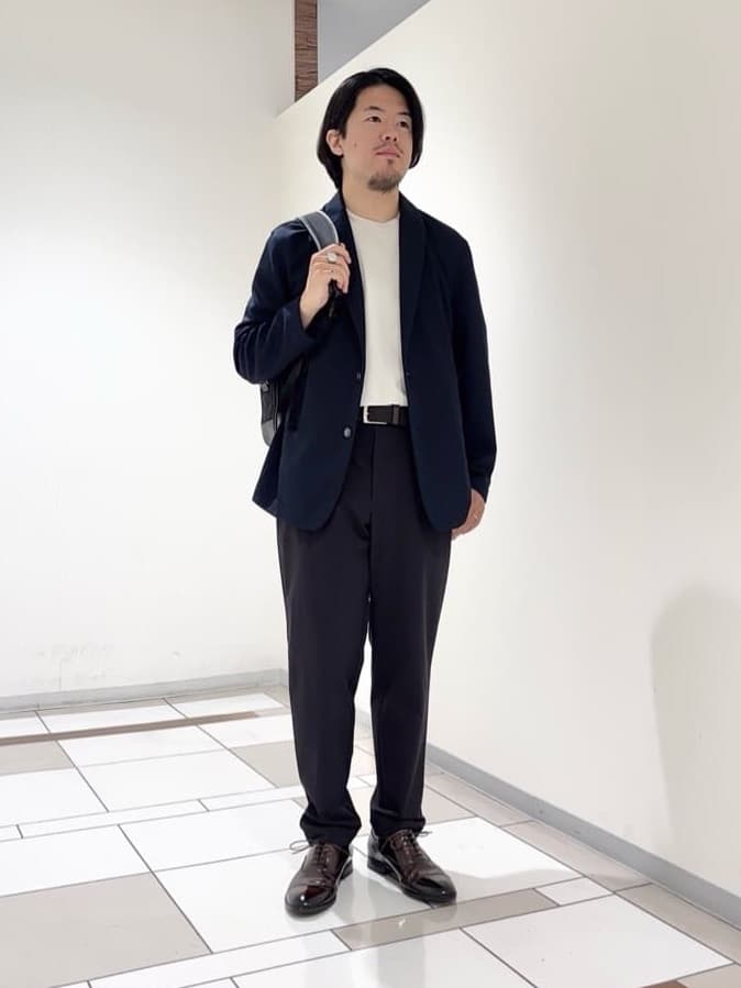 及川さんの「TAKEO KIKUCHI｜【尾州織】ショールカラー カーディガン」を使ったコーディネート