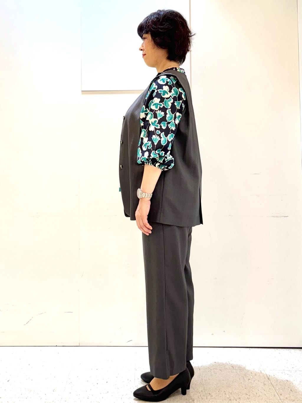 ヤスコさんの「Reflect｜【ウエスト総ゴム／セットアップ／単品使いOK◎】ベスト＋ストレートパンツセット」を使ったコーディネート