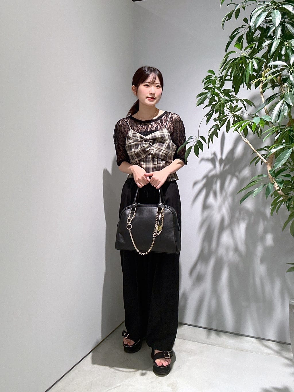 Renoさんの「INDIVI｜オンブレチェックビスチェ」を使ったコーディネート