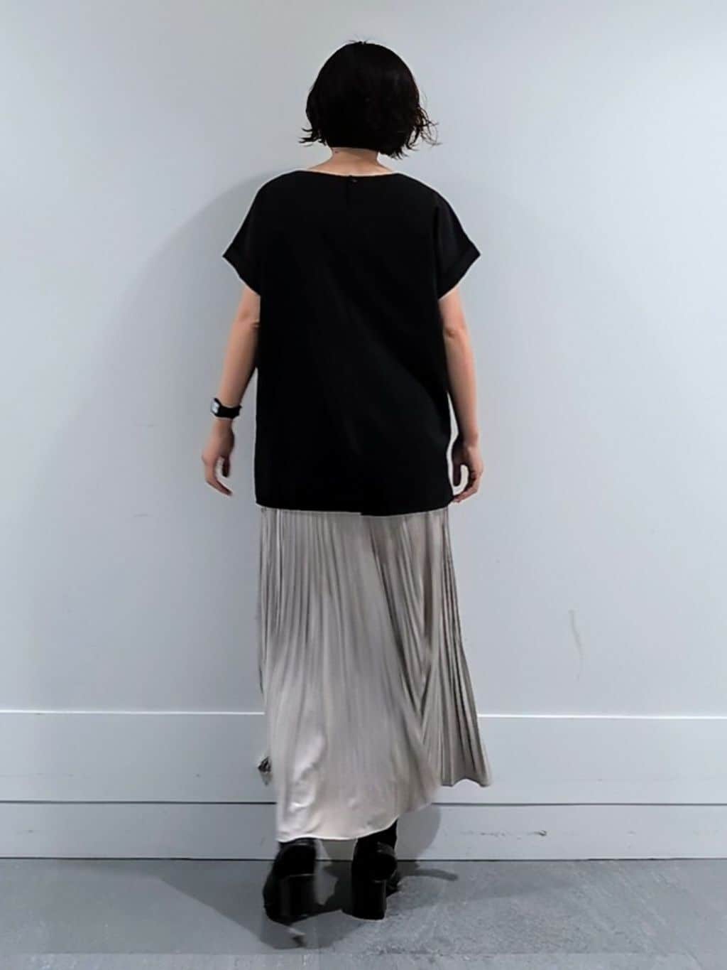 ミズタさんの「UNTITLED｜【セットアップ可/はっ水/通勤】リラククール 半袖ブラウス」を使ったコーディネート