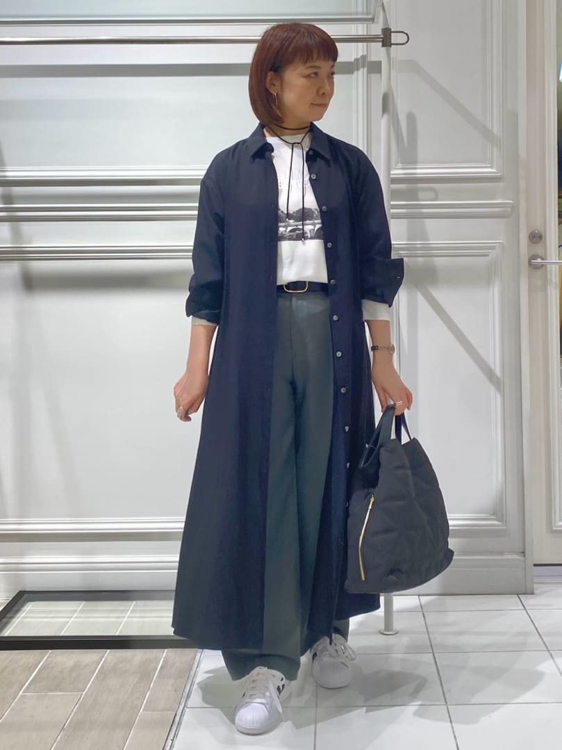 AKKOさんの「UNTITLED｜【前開きボタン/ベルト付/羽織シャツ/】2WAYトレンチ風ワンピース」を使ったコーディネート