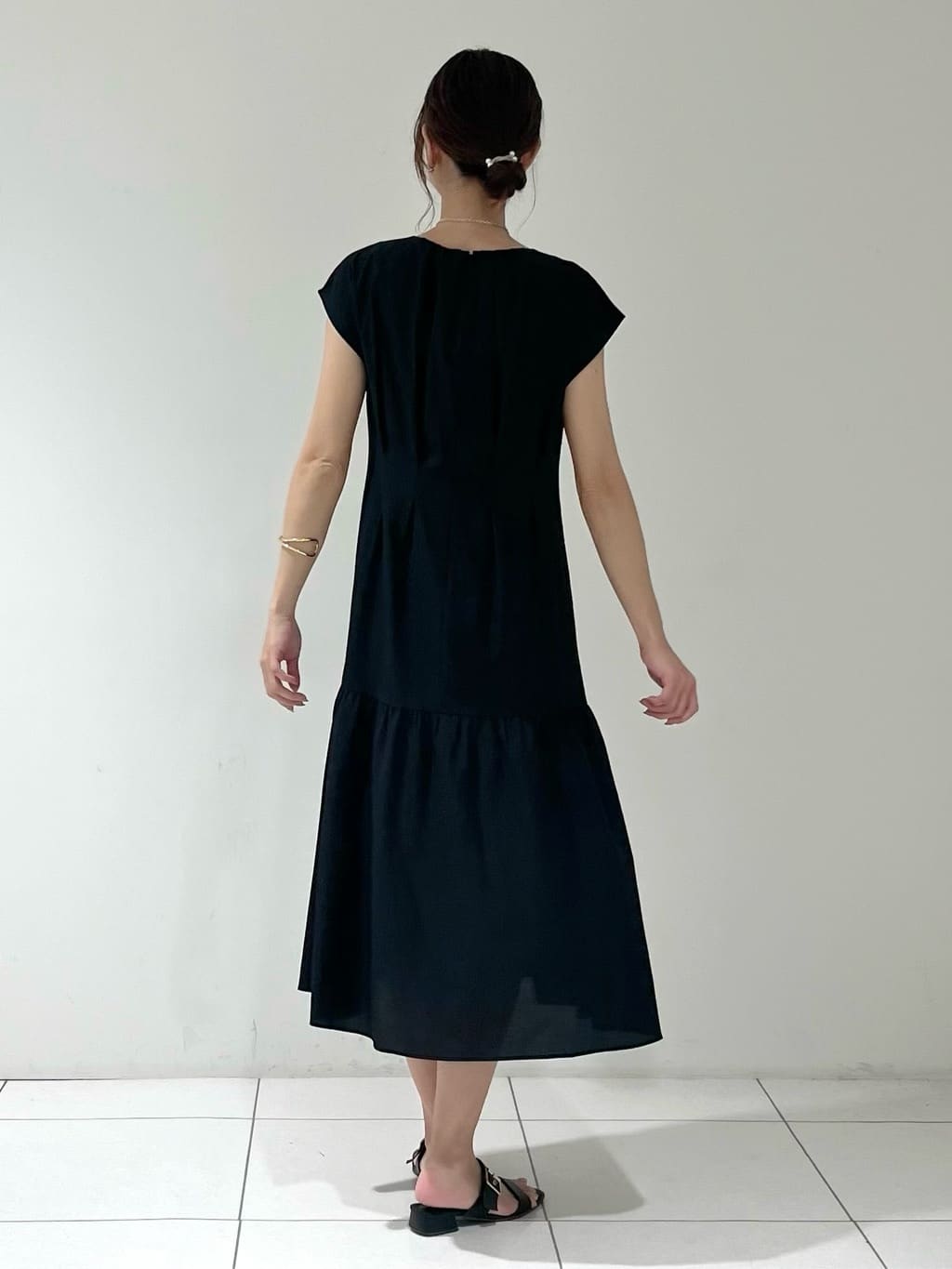 shioriさんの「INDIVI｜【1枚でコーデ完成！】タックワンピース」を使ったコーディネート
