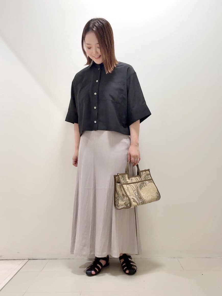 YUIさんの「UNTITLED｜【前開き/洗える】ショート丈シアーシャツ」を使ったコーディネート