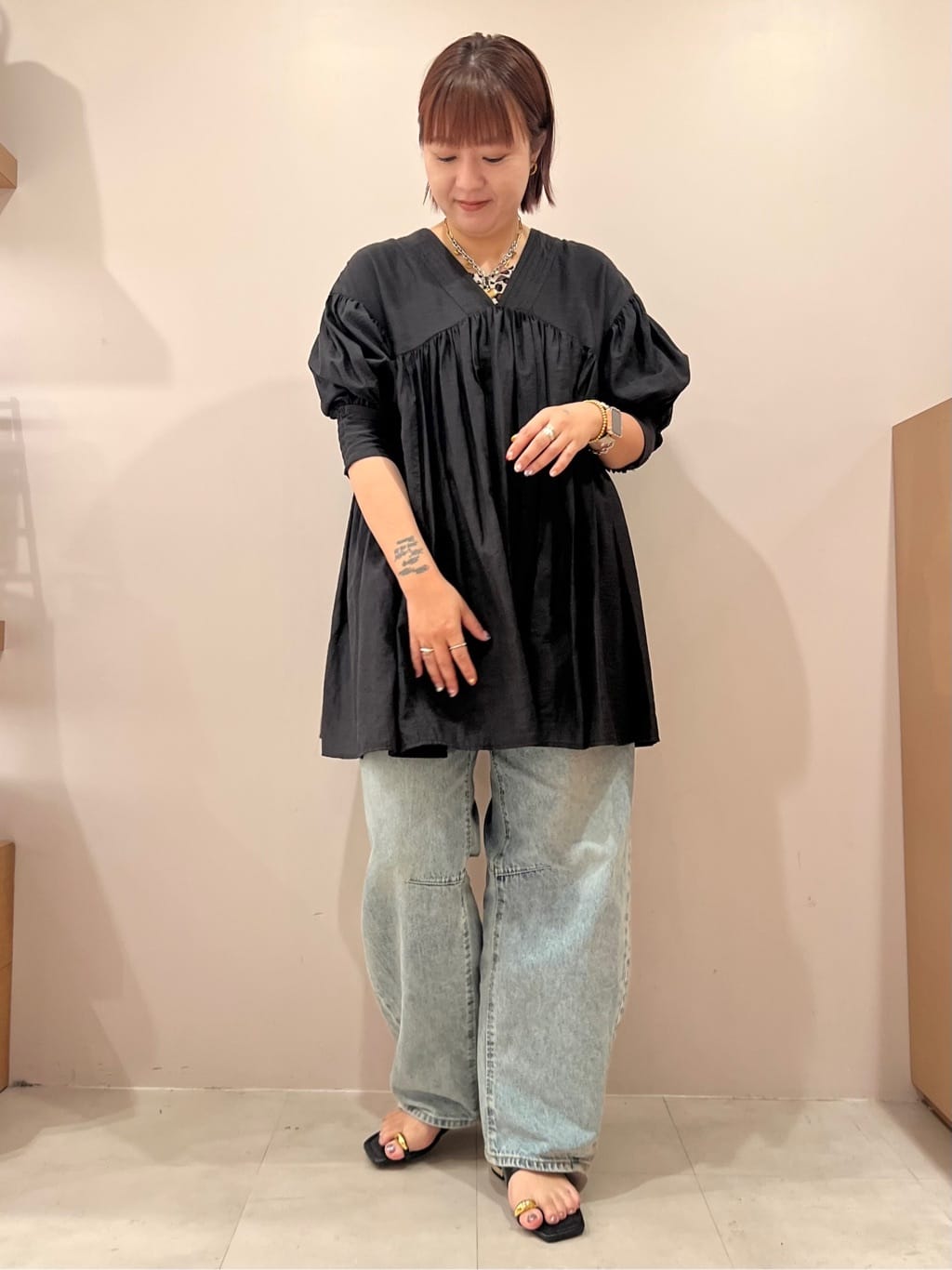 TAKAさんの「ESPERANZA｜ゴールドリングトングフラットサンダル」を使ったコーディネート
