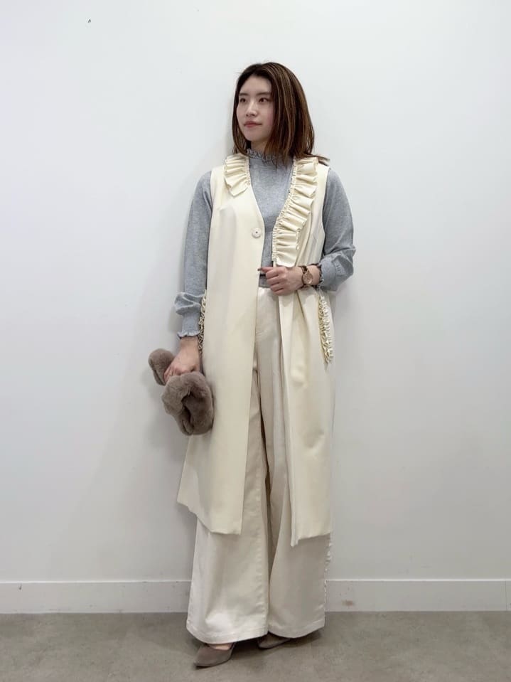 Suma Una本部スタッフさんの「SunaUna｜【COLLECTION LINE】フリルスリーブレスジレ」を使ったコーディネート
