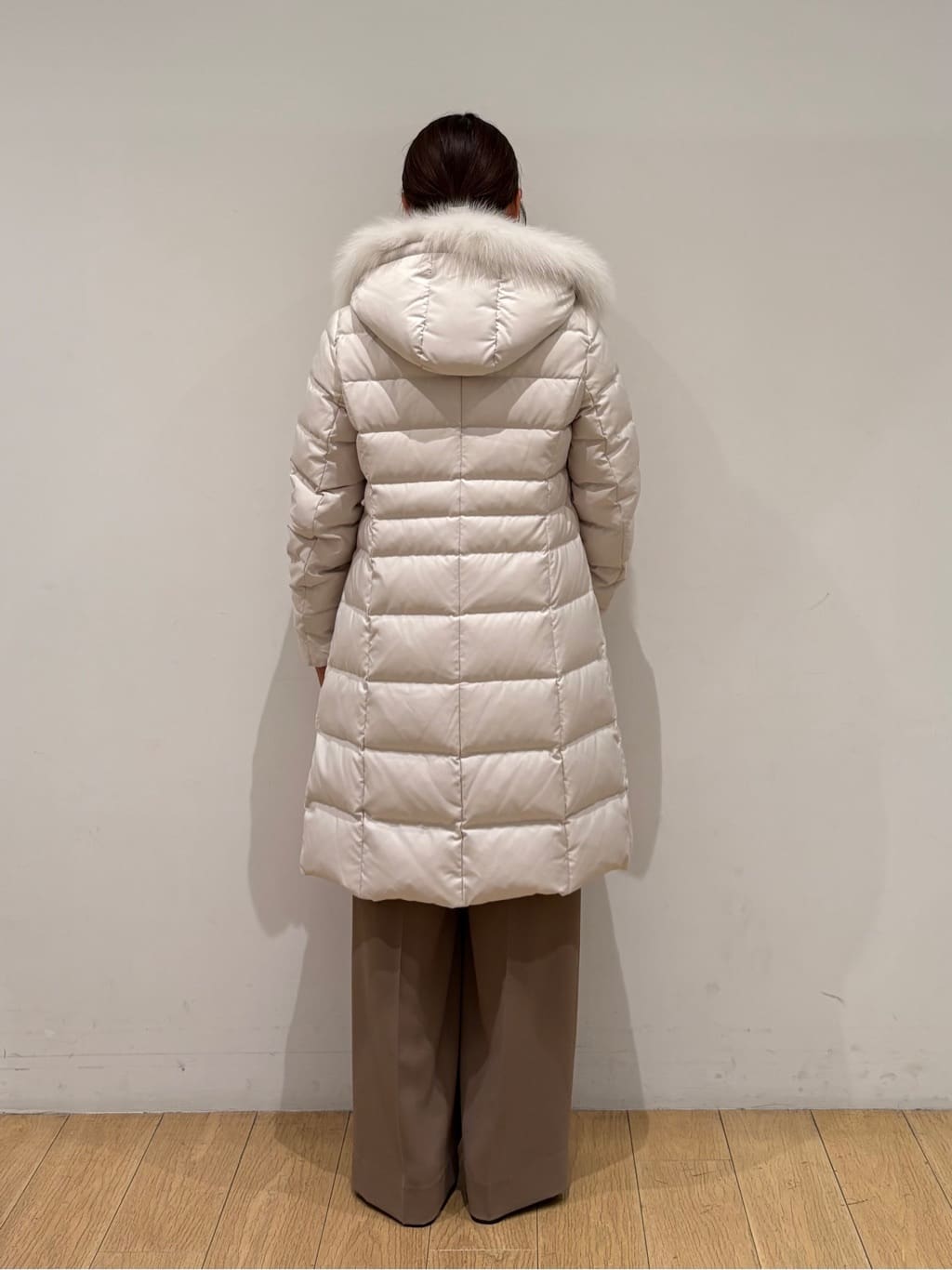 maiさんの「INDIVI｜【名品／撥水／抗菌防臭】ロング丈リサイクルダウンコート」を使ったコーディネート