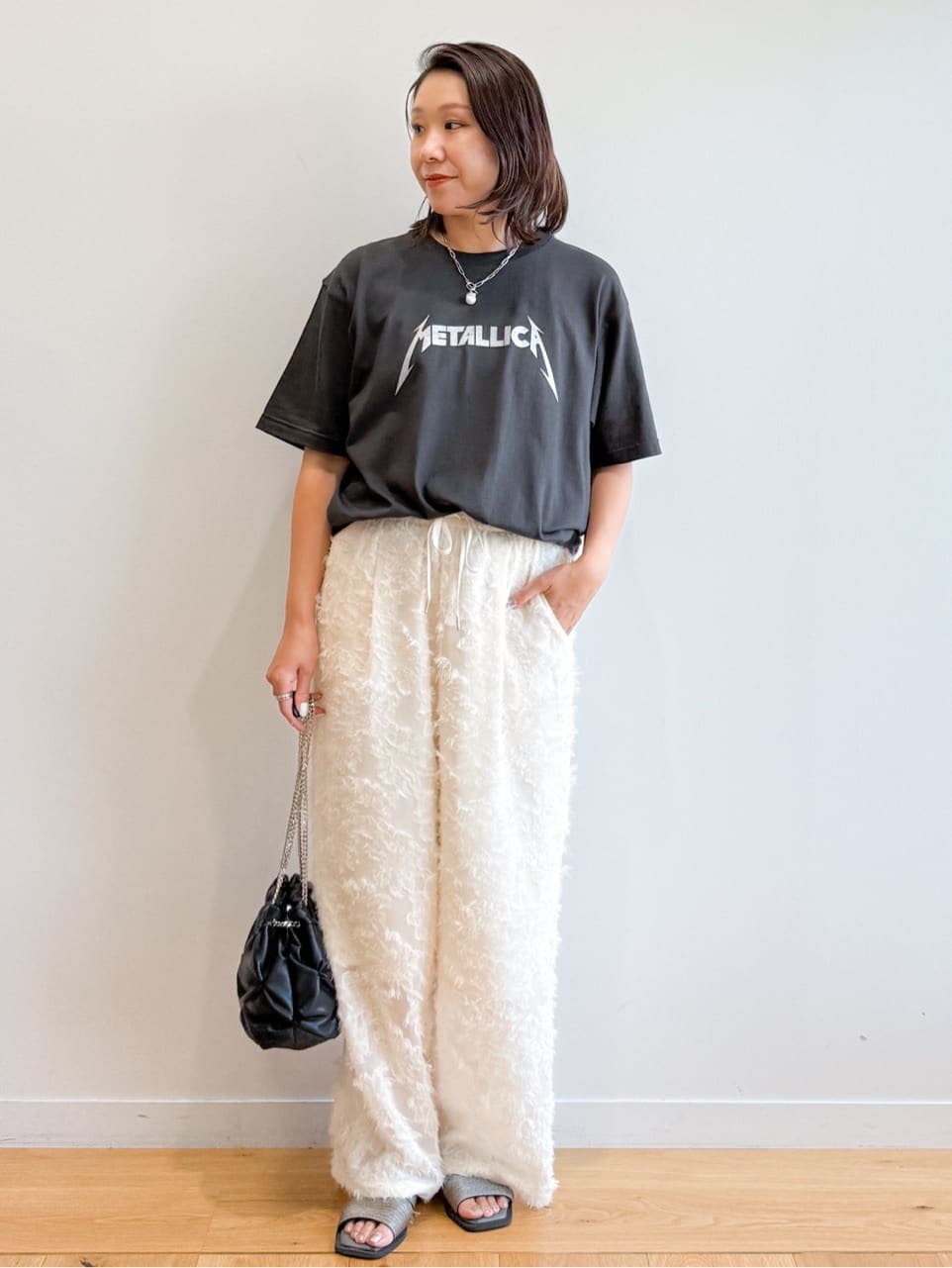 yuka.aさんの「OPAQUE.CLIP｜ロックTシャツ別注アソート【GREEN DAY／METALLICA／THE BEATLES】」を使ったコーディネート
