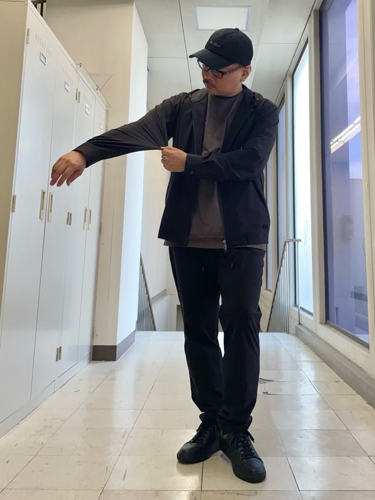 MAKOTO AIさんの「TAKEO KIKUCHI｜【3D ナイロン ストレッチ】ジップアップ フードブルゾン」を使ったコーディネート