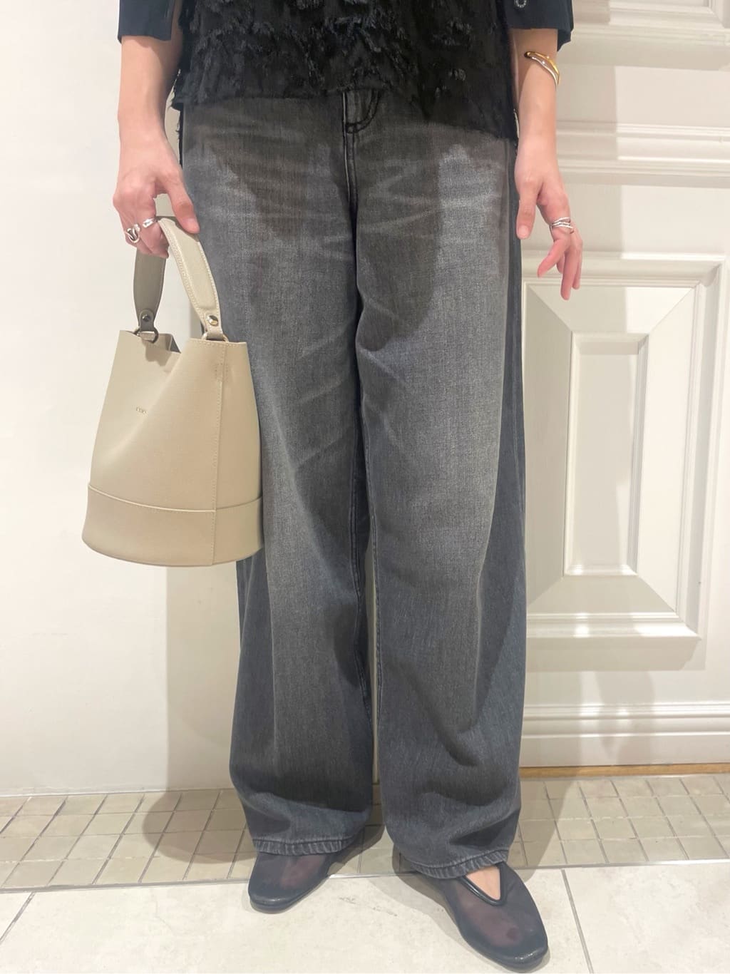 makiさんの「DRESSTERIOR｜ヴィンテージ加工ワイドデニムパンツ」を使ったコーディネート
